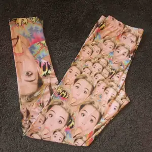 Miley Cyrus Bangerz tour leggings.  Kan mötas upp i Gbg, annars får köparen betala frakt.