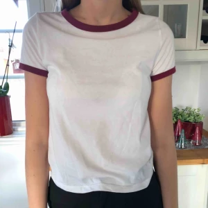  - T-shirt från H&M. Köparen står för frakt🥰