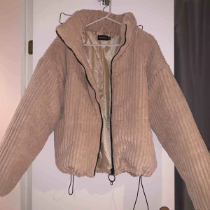  - Snygg jacka ifrån PLT, storlek uk10, S/M, aldrig använd