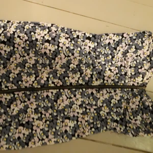  - Kort tajt klänning mer som xs. Frakt tillkommer.