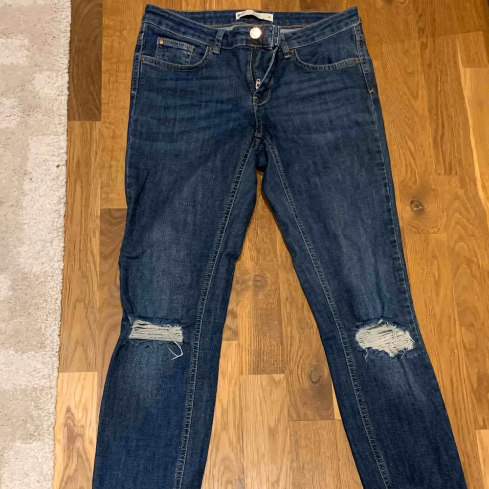 Alex jeans från Gina Tricot i storlek 38. Gott skick.. Jeans & Byxor.