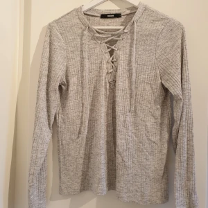  - Långärmad tröja från BikBok. Frakt tillkommer! 