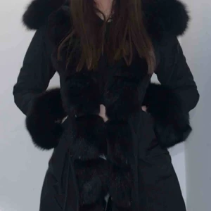  - Svart garoff jacka med äkta päls, byta mot canada jacka 