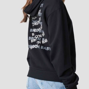 Nakd hoodie - Säljer denna nästan oanvända hoodie från nakd. Helt slutsåld på hemsidan. Kan mötas upp i stockholm eller frakta