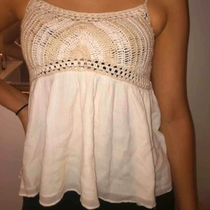  - Sött linne från Zara. Står på lappen att det är handvirkat! Säljer pga inte min stil. 