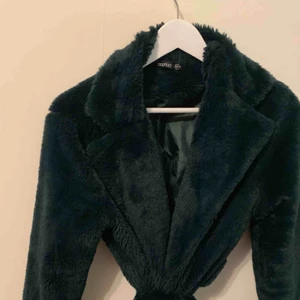  - Mörkgrön snygg fakepäls! 
