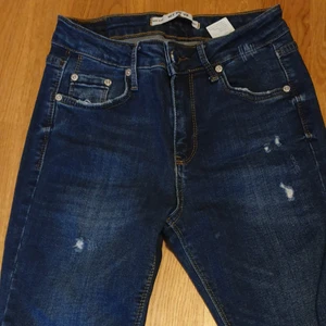  - Almost new skinny, high waist jeans, very nice but don't fit me :( size 27, 95% cotton 5% elastic. Meet in Malmo/Lund or shipping is on you.