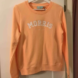  - Morris tröja aldrig använd och med prislappen på! Går att skickas men då läggs frakten på:)