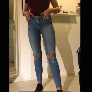  - Jeans från gina tricot som är i väldigt bra skick! kan frakta om det behövs. Väldigt bekväma jeans 