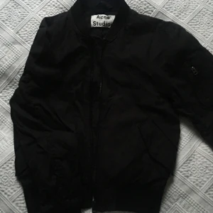  - Very good condition  Storlek: S  Cotton  Perfect for Spring 