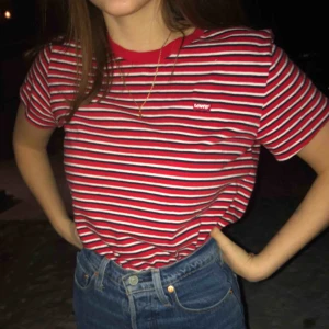  - Helt oanvänd levis t-shirt som passar till allt.  Köparen står för frakt