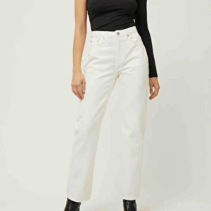  - Voyager jeans från weekday, W 27 L 32, jag är 173 och har i vanliga fall S/M och dessa är lite för tajta. 60kr + frakt eller mötas upp i Karlstad