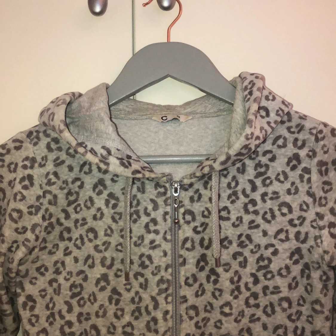 Huvtröja leopard  - 90