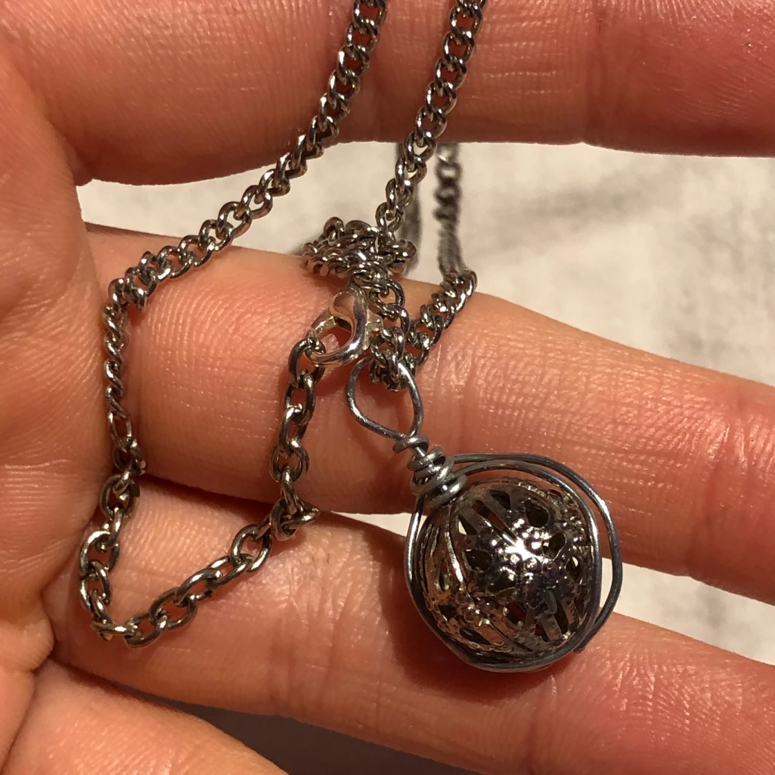 Silver halsband med berlock