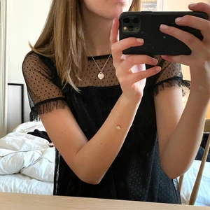 Blus från Jacquline de Yong - Super fin blus från Jacquline de Yong. Använd ett fåtal gånger, säljer pga får inte användning för den. Storleken är small! 💓💞.                                                  Skriv om du är intresserad!