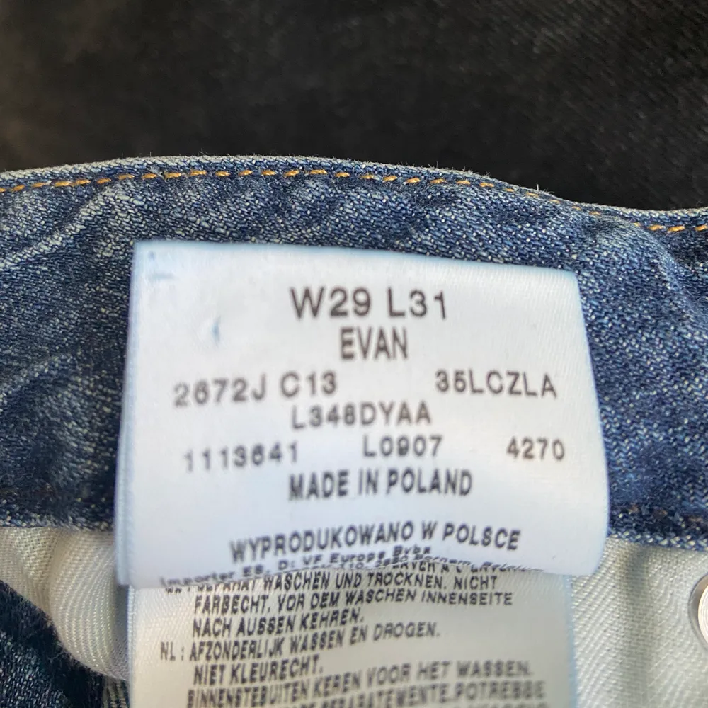 Två st jeans sitter baggy p mig. Svarta är W32 L32, blå W29 L31. Skriv för fler bilder eller frågor, 100kr st. Jeans & Byxor.