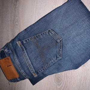 Tiger of sweden jeans  - Knappt använda, tajta och går upp till under naveln ungefär. 