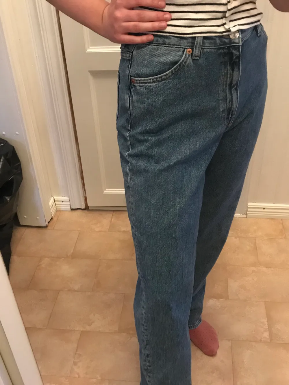 Helt oanvända coola jeans från Monki. Jag är 167. . Jeans & Byxor.