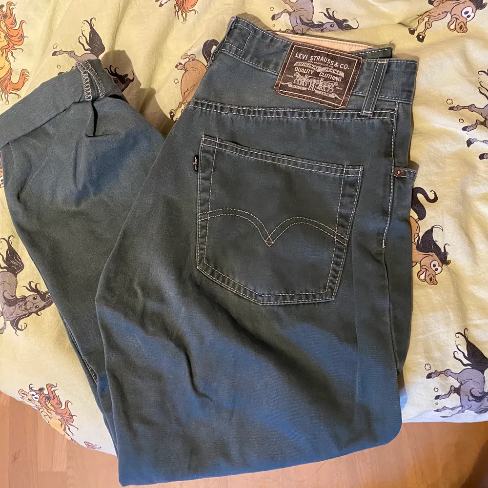 Säljer dessa vintage Levi’s jeans då de är alldeles för stora. I toppen skick! Köparen står för frakt (66 kr). Jeans & Byxor.