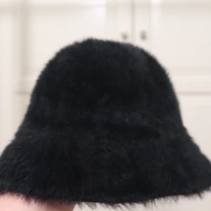 Fuskpäls hatt - Hatt i fuskpäls, nästan aldrig använd.