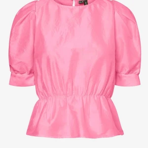 Rosa peplum top  -  Jättefin peplum topp som funkar till allt, fick precis hem den men den var för liten för mig, kommer från Veromoda men köpt på ellos. Pris kan diskuteras