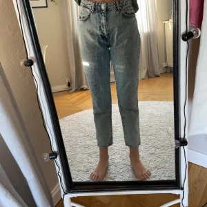 Mom jeans - Säljer dessa svin snygga jeans! Bara använt en gång och säljer pga att de är för korta tyvärr!
