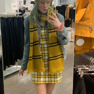 Klänning - Gul rutig klänning, asfin. 