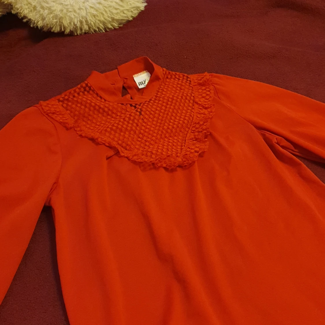 Röd blus strl M - 90