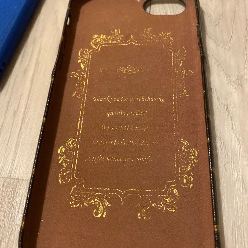 säljer skal till iPhone 6,7,8. LV skalet vet jag inte om det är äkta, fick det när jag fyllde år för något år sedan. Det har dock gått upp lite i korthållaren därav pris - 80kr adidas skalet 80kr. Om många är intresserade så blir de budgivning🤎💙. Övrigt.