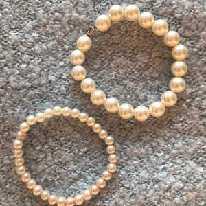 handgjorda pärlarmband 🐚 finns med små och stora pärlor 🤎  vid köp av 3 och fler smycken får du alltid gratis frakt 🦋
