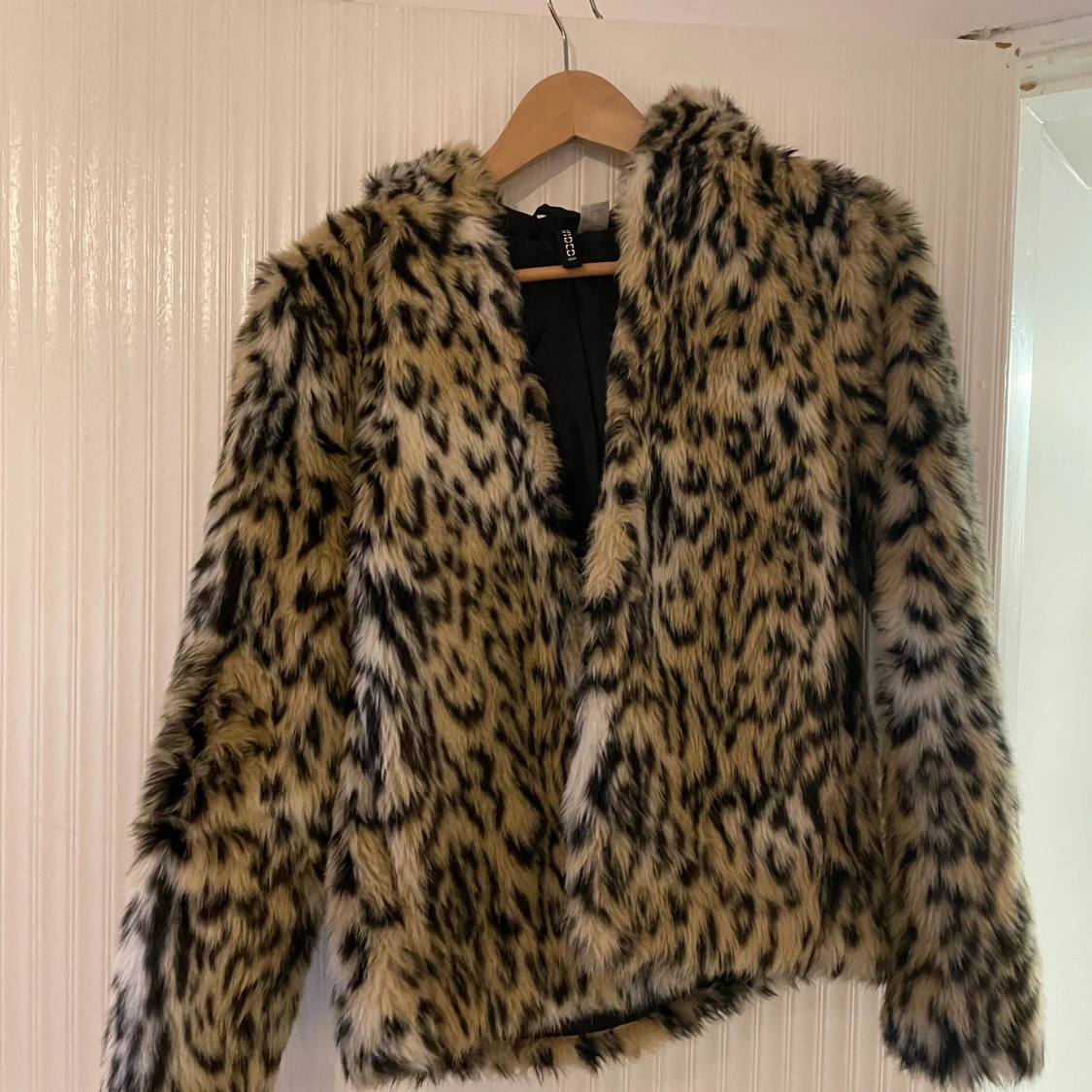 Fake pälsjacka i leopard - 90