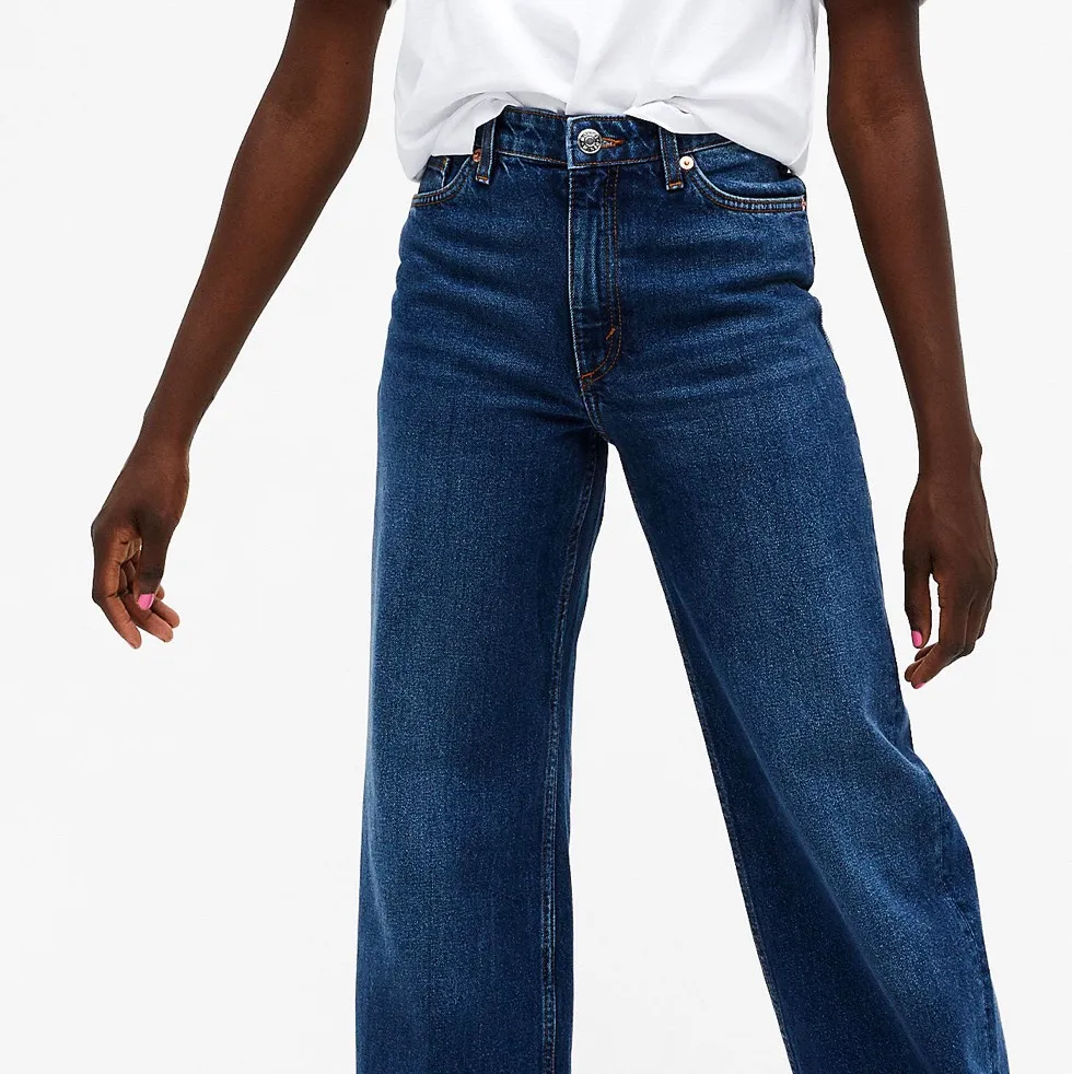 Super fina Yoko classic blue jeans från monki. Sparsamt använda. Säljs då de inte kommer till användning längre.. Jeans & Byxor.