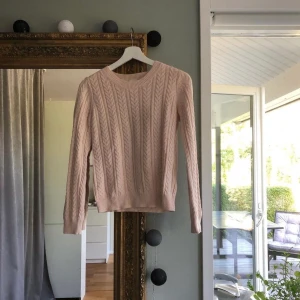 Stickad tröja  - Rosa stickad tröja i st Xs men passar även S.  Skicka ett DM eller skriv i kommentarsfältet 🌸