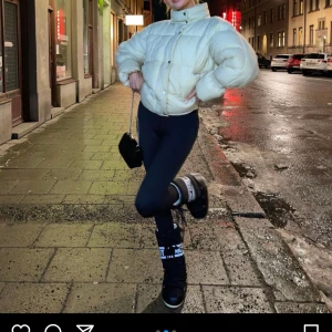 Nakd puffer - Pufferjacka från nakd i svart som jag köpte i december som är i bra skick utan hål mm. Frakt är inräknat i priset 🙌🏼