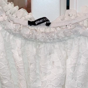 Topp ginatricot  - Fin topp från ginatricot, använd 1 gång.