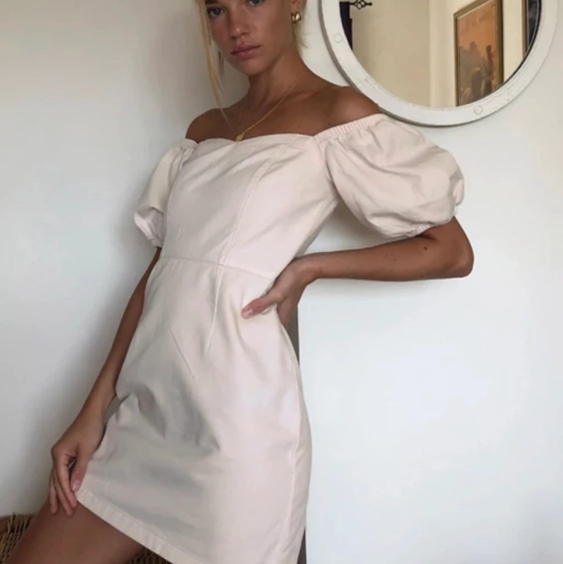 Gräddvit miniklänning (denim)