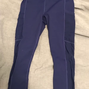Fabltics leggings powerhold - Beautiful navy blue fabletics leggings, great support, size small. 60 sek + shipping ❤️