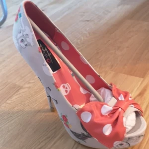 Söta skor  - Säljer mina skor från iron fist i storlek 37. 