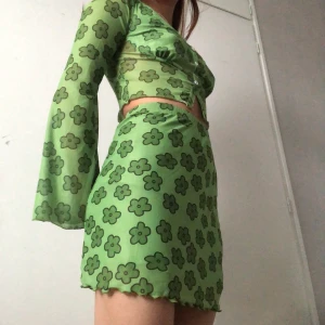 Blommigt set - HEJ ALLA tack för intresset på settet men har en köpare som bara ska betala (vill ej markera såld innan betalning) och har flera stycken till som skrivit dvs många i kön om nu denna köpare mot förmodan skulle ångra sig. TACK❤️ så summan av kardemumman så kommer jag inte svara på mer medelanden.