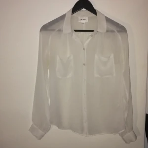  - Vit transparent blus från monki


Kan skickas emot fraktkostnad eller mötas runt om Stockholm! Priserna på alla mina saker kan diskuteras då jag vill bli av med allt! 