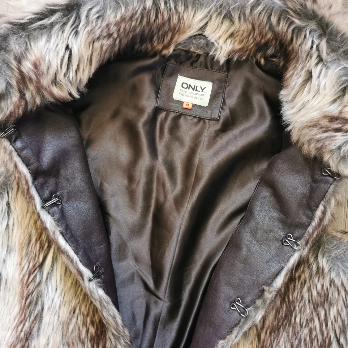 Pälsväst från ONLY Strl M  - 91