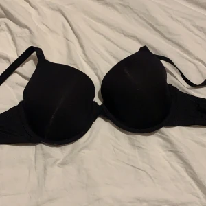 BH 80D - Svart BH från cubus, aldrig använd. Frakt ingår