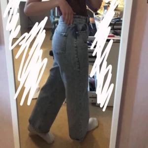 Idun Wide Jeans gina tricot - Säljer mina ursnygga Idun Wide Jeans från Gina Tricot inköpta för 599kr❤️ säljer då jag har så många jeans