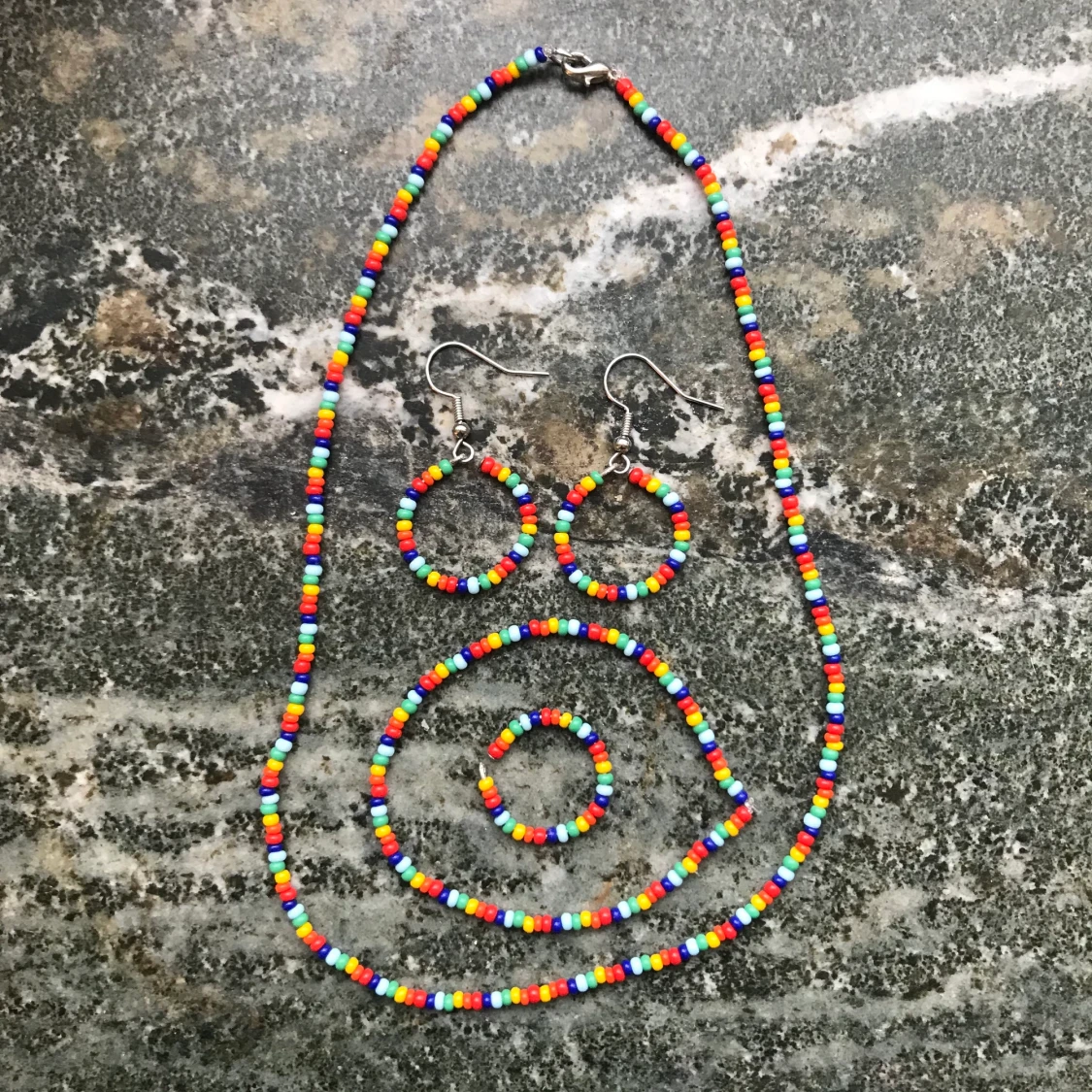 Smycken i regnbågens färger! - 90