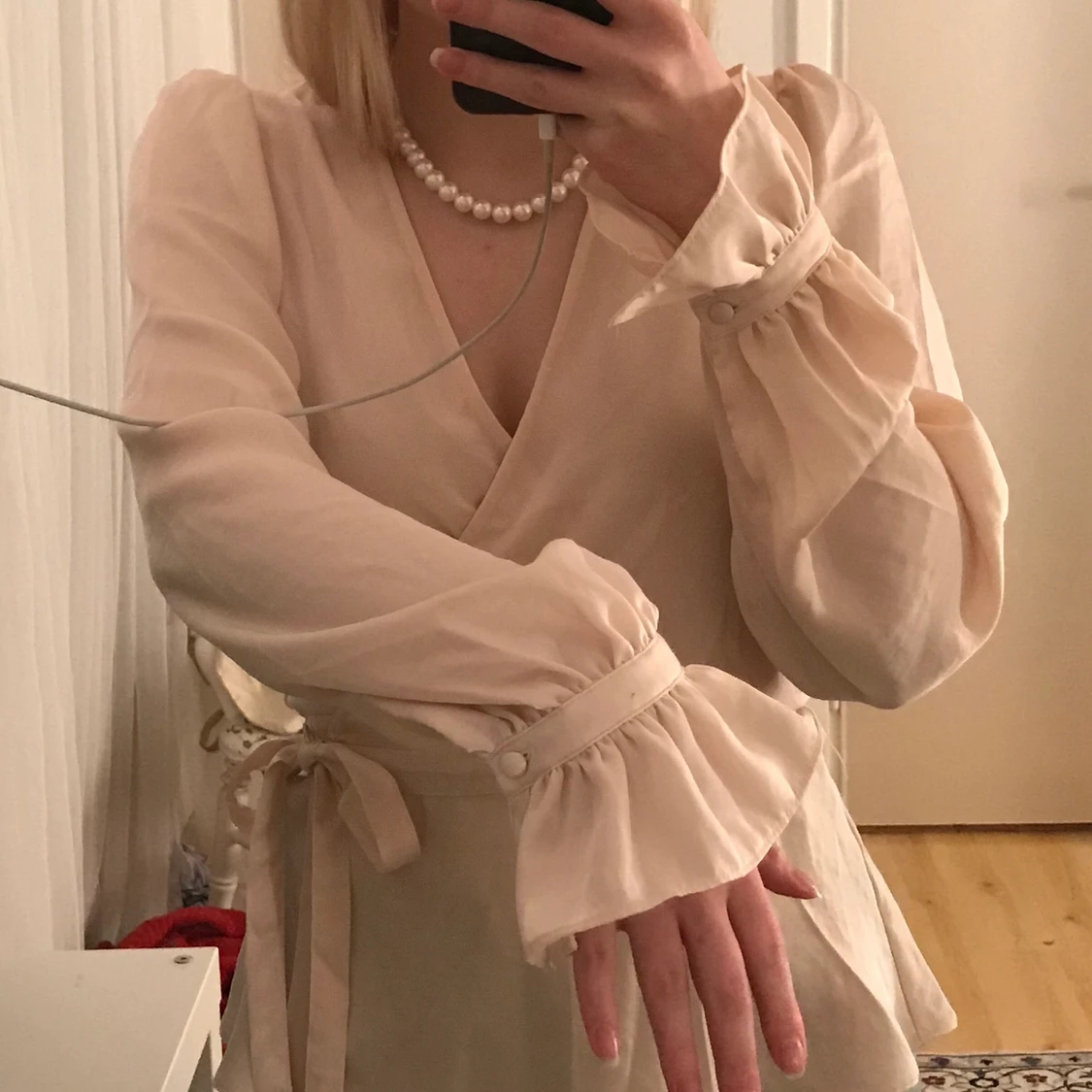 Ljusrosa silkes blus med omlott  - 90