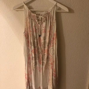 Klänning - Jättesöt klänning från Odd Molly. Använd 1-2ggr. Storlek S. Köparen står för frakt!