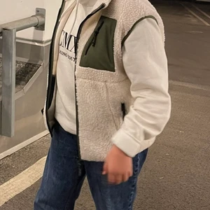 Väst - Skit snygg väst, ul matrial, jätte skön