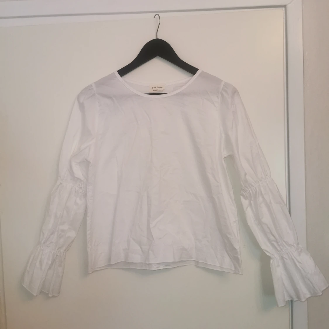 Free kisses vit blus