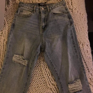 Misguided jeans  - Ljus blåa jeans. Helt nya med tag kvar. Aldrig använt pga fel storlek. Ej stretch 