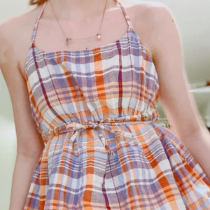 🧡 sött linne, knyt själv! 🧡 - säljer detta söta linne som du kan knyta själv hur du vill,  runt halsen och midjan som i första bilden, eller vanligt runt axlarna! 💗 frakt tillkommmer! budning vid flera intresserade! kontakta vid frågor! 💌 